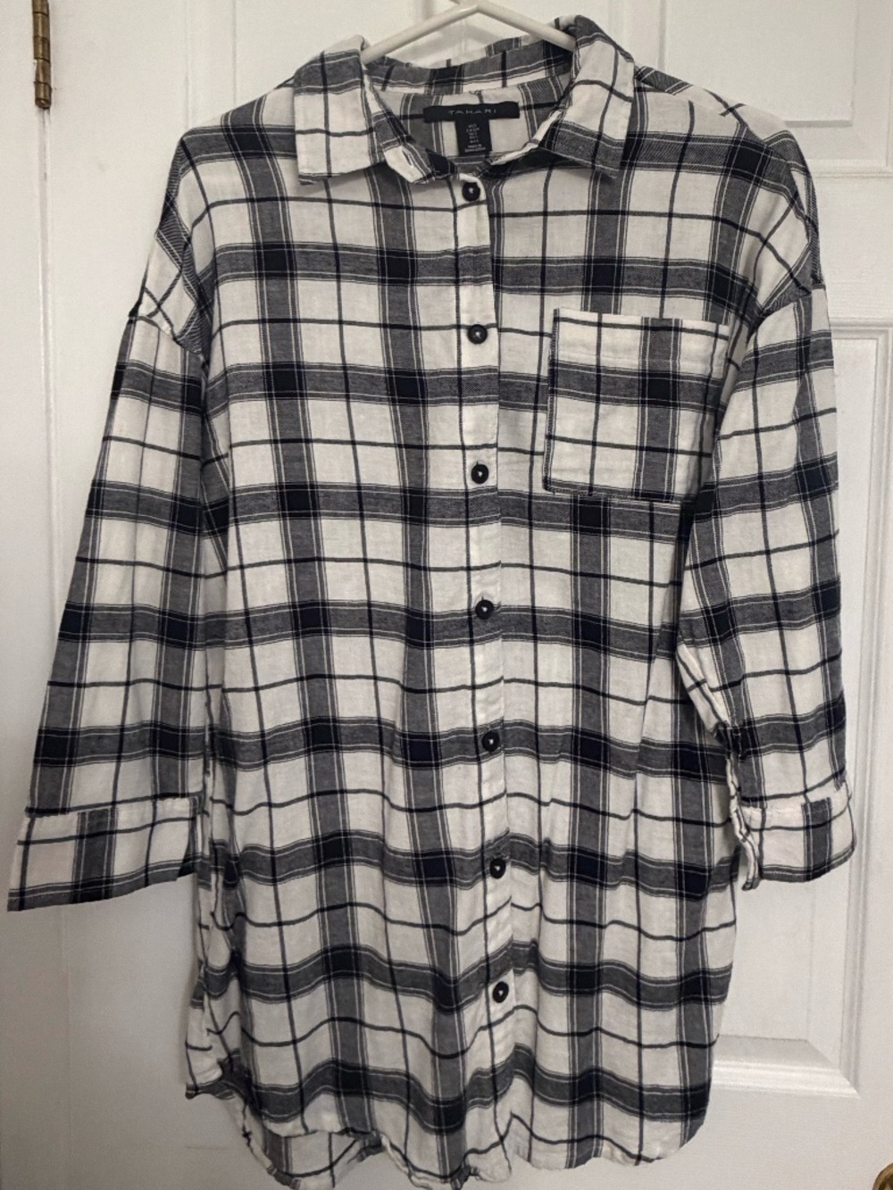 TAHARI Lightweight White and Black plaid flannel button up shirt